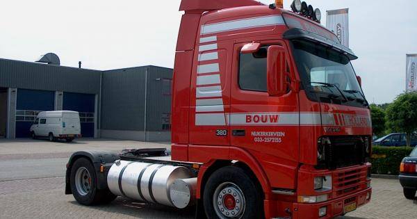 Herstellen van spuitwerk Volvo voor Bouw